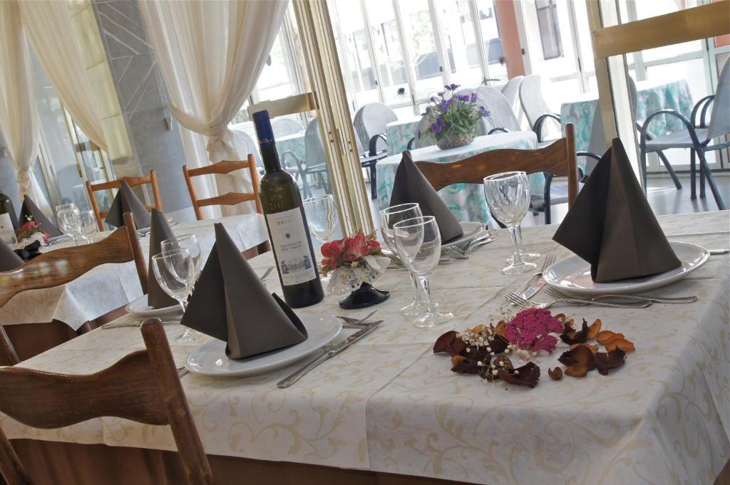 Hotel Victory Cesenatico Exterior photo