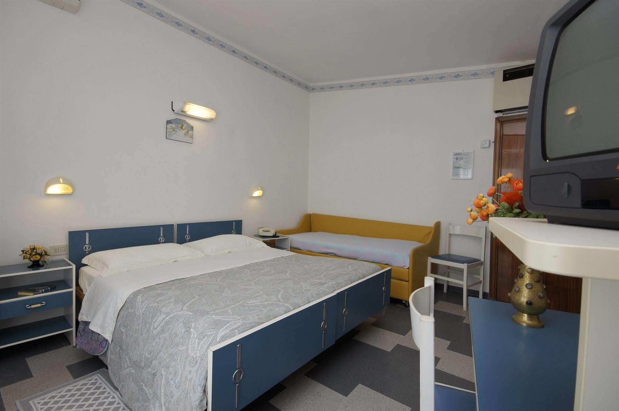 Hotel Victory Cesenatico Exterior photo