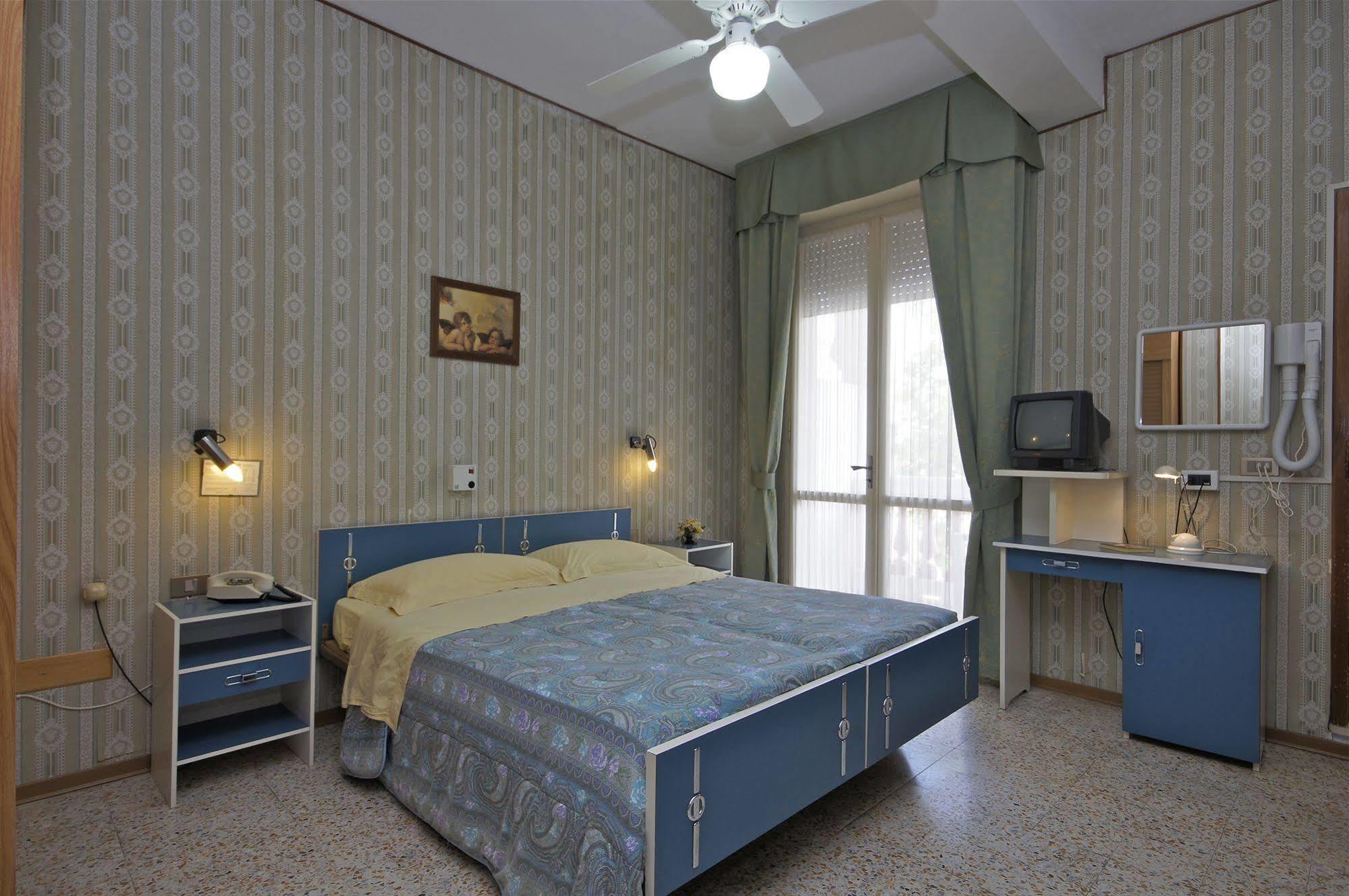 Hotel Victory Cesenatico Exterior photo