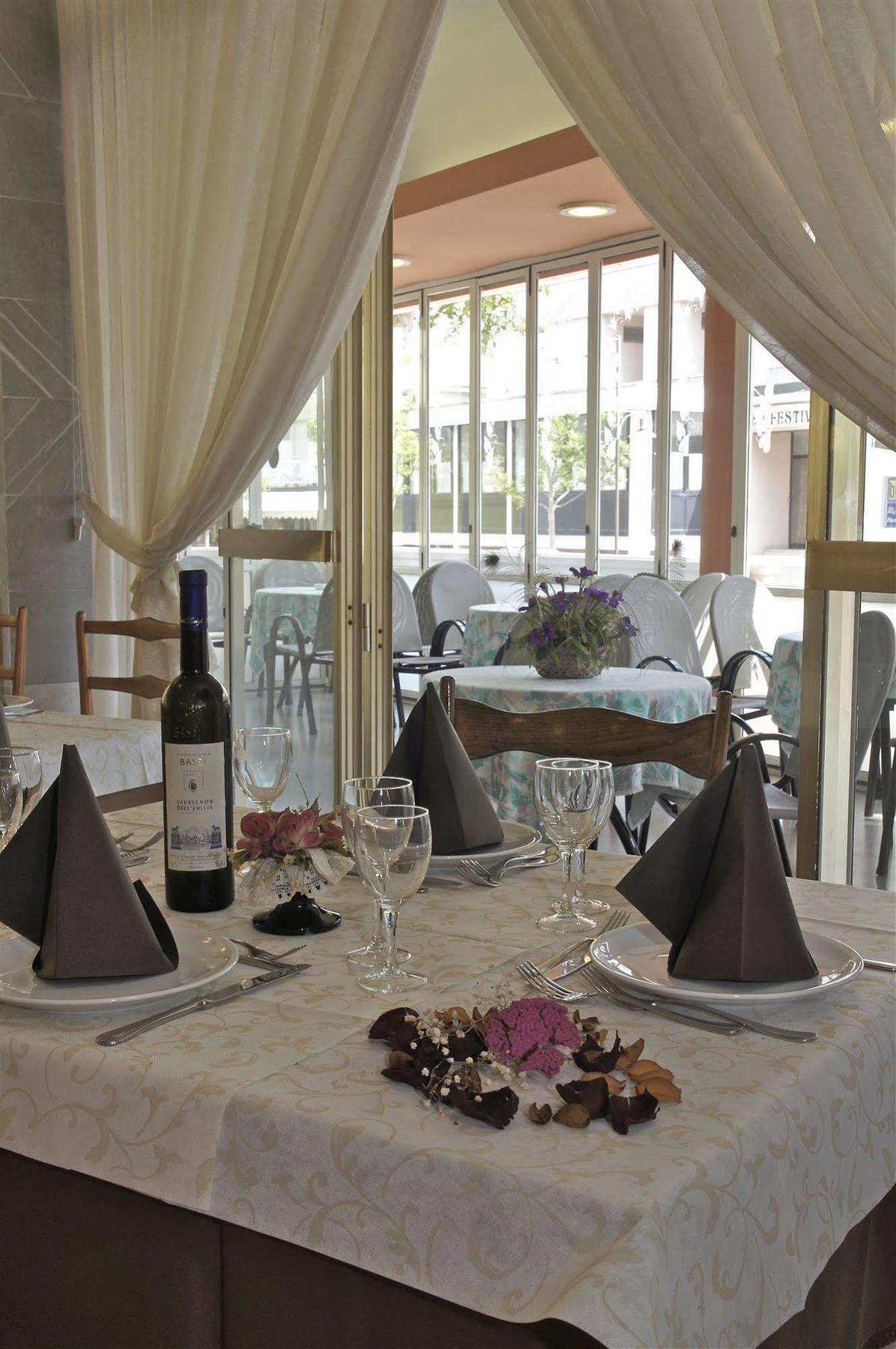 Hotel Victory Cesenatico Exterior photo